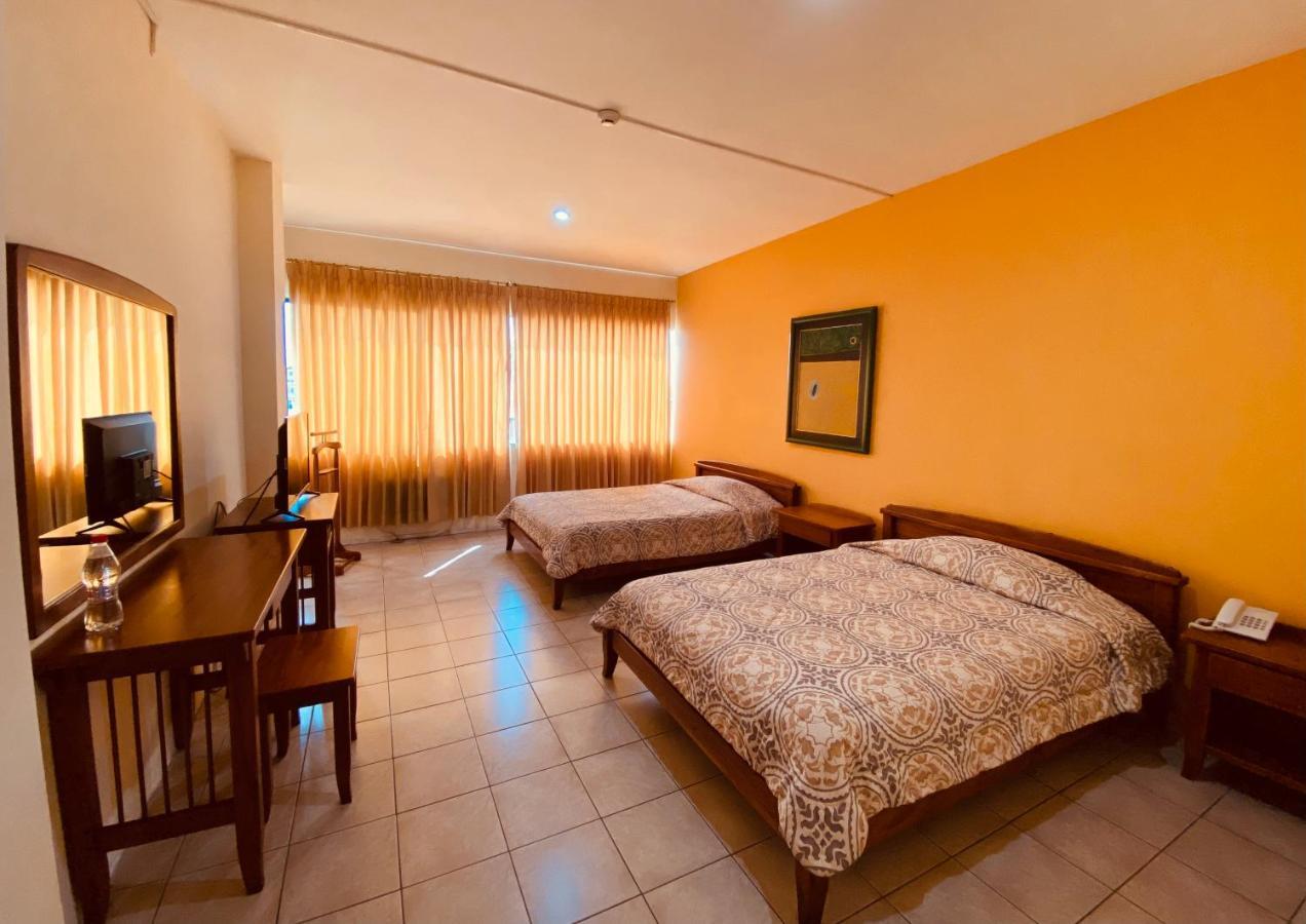 Hostal Solar Del Puerto Machala Exterior foto