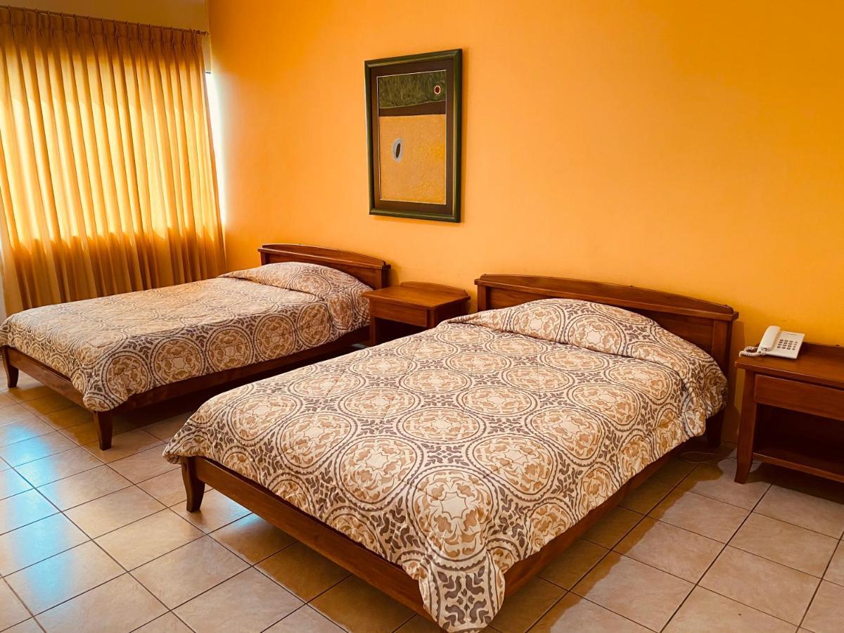 Hostal Solar Del Puerto Machala Exterior foto