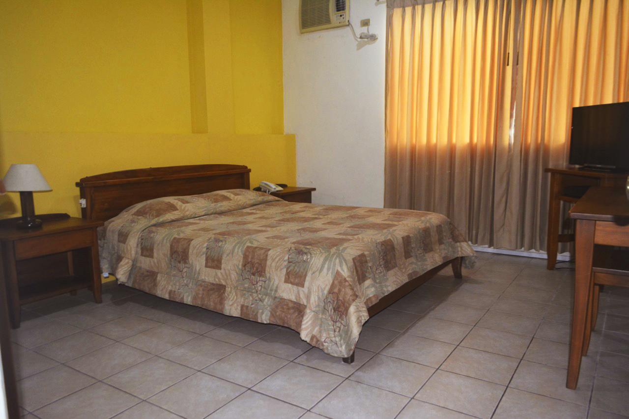 Hostal Solar Del Puerto Machala Exterior foto