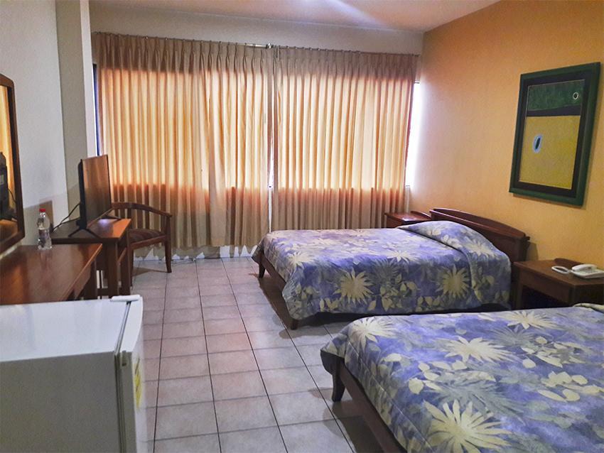 Hostal Solar Del Puerto Machala Exterior foto